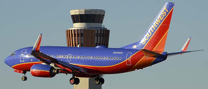 Southwest Boeing 737-7H4 N229WN, Phoenix Sky Harbor, December 27, 2015